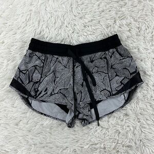 Lululemon Hotty Hot Short Dottie Tribe White Black / Black